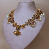 Goudkleurige sieradenset met afbeelding van Balaji