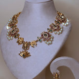 Goudkleurige sieradenset met afbeelding van Balaji