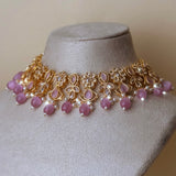 Goudkleurige sieradenset met Chandbali’s en roze stenen