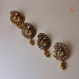 Gold-colored drop-shaped hairpins for a braid or ponytail