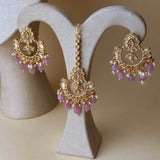 Goudkleurige sieradenset met Chandbali’s en roze stenen