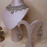 Goudkleurige sieradenset met glinsterende stenen