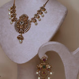 Goudkleurige sieradenset met pendant, bloemen en pauwen motieven
