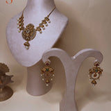 Goudkleurige sieradenset met pendant, bloemen en pauwen motieven