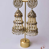 Bronskleurige lange jhumka oorbellen met parels